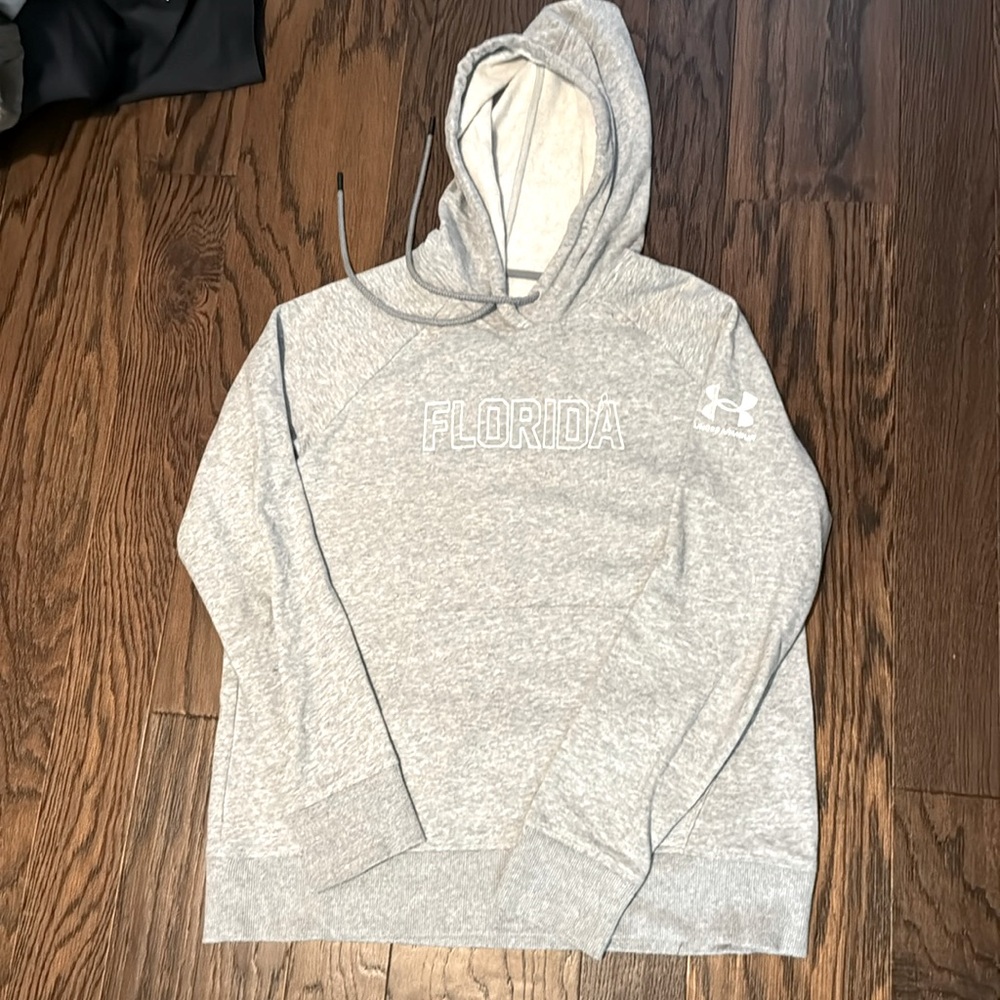 Under Armour light Heather gray women's Medium excellent condition like new